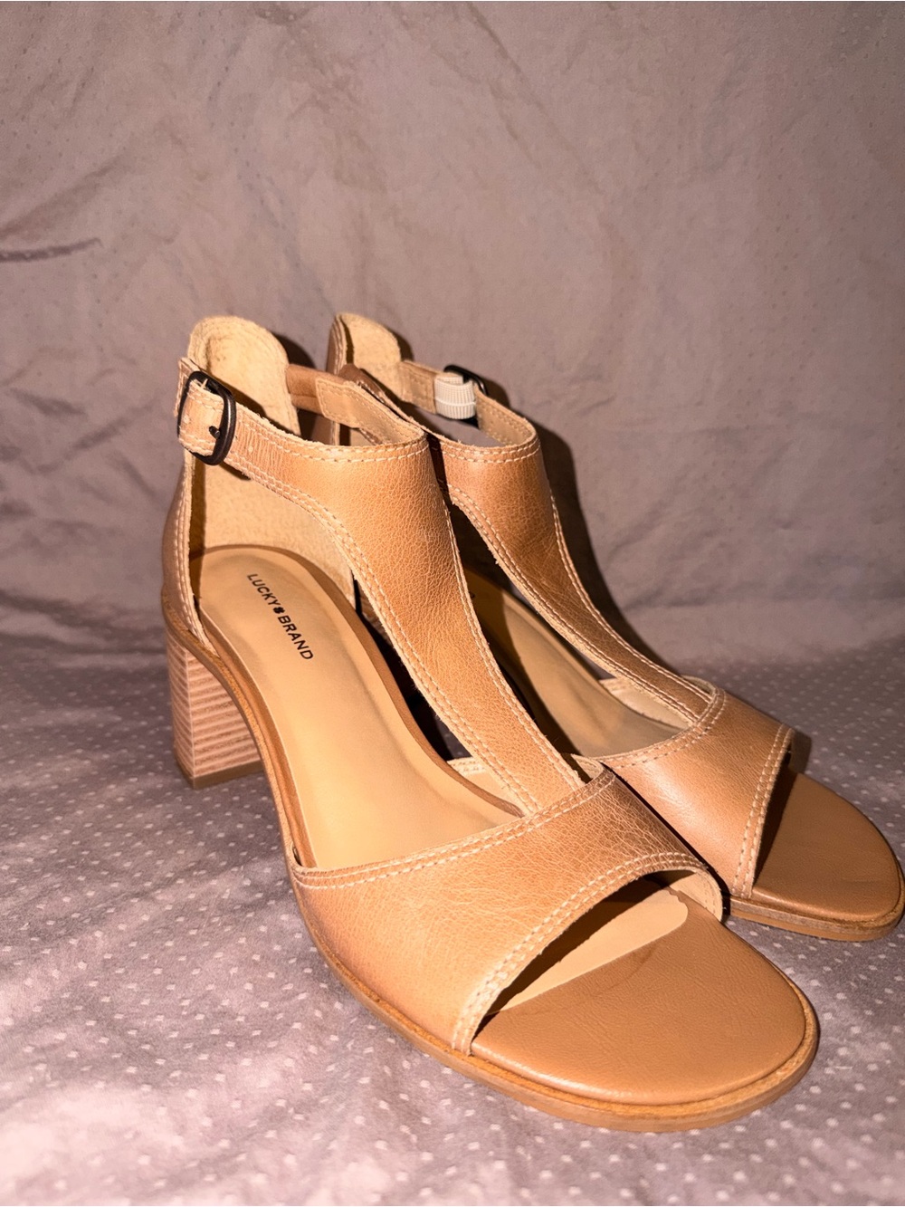 Lucky Brand Sabeni Tan Leather T-Strap Block Heel Sandals - Size 9.5 - Picture 4 of 8